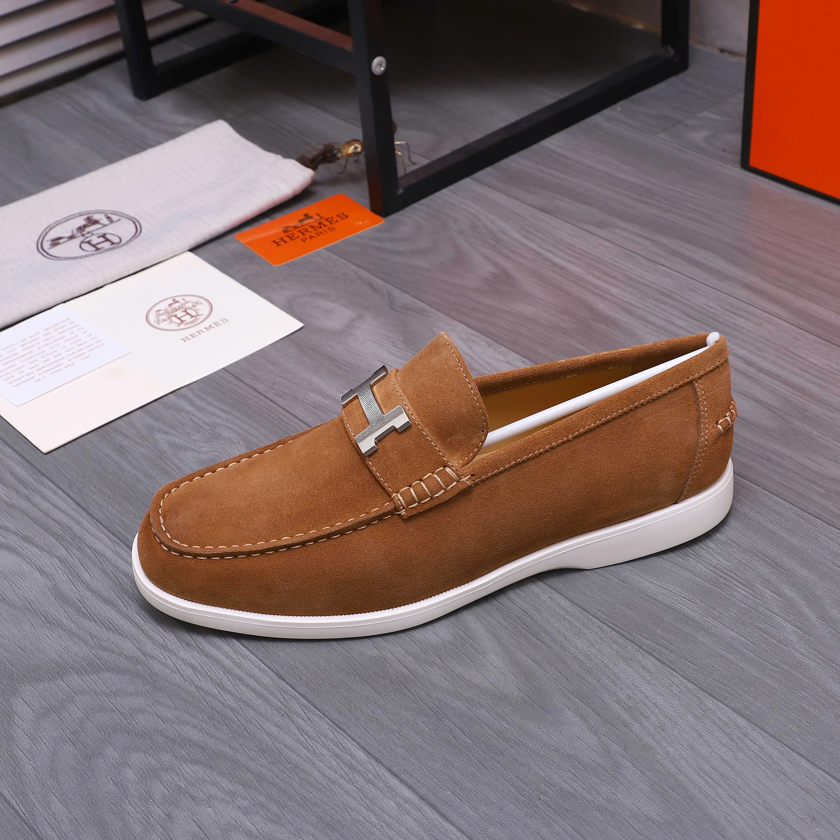 Men's shoes 💰p560 Product trademark: HERMES "Hermès" casual slip-on men's shoes. Regular size: 38-46 (45.46 is custom-made and non-refundable) Product materials: Selected frosted cowhide upper, cowhide lining, original foam rubber ultra-light sole